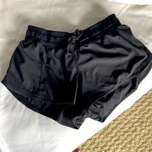 HOTTY HOT SHORT 2.5 in low rise